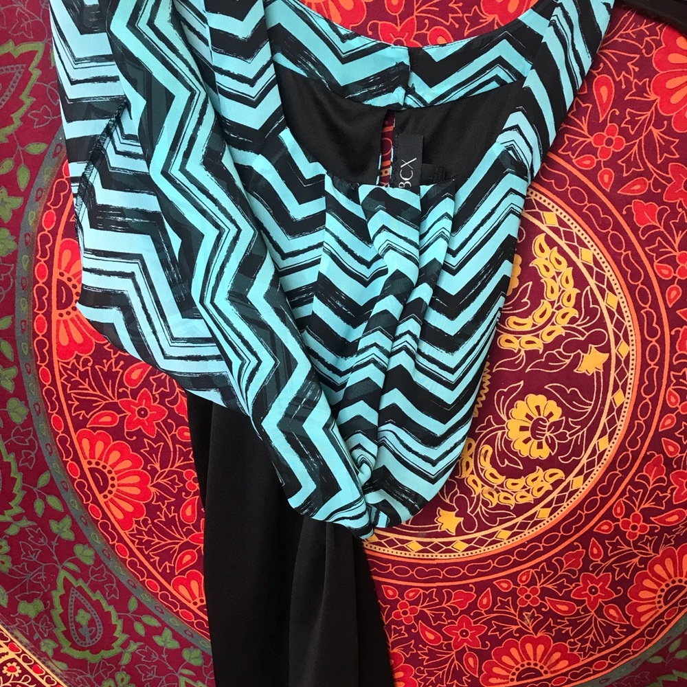 Chevron pattern blouse🦋 - Picture 6 of 6